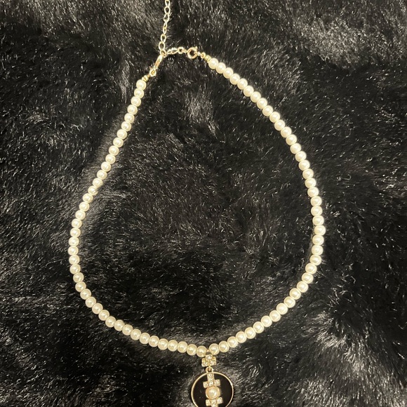 SHB Faux Pearl Necklace - Picture 3 of 7